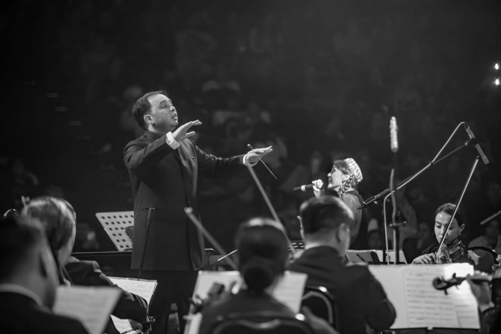 Rasul Klychev conducting the Turkmenistan Orchestra